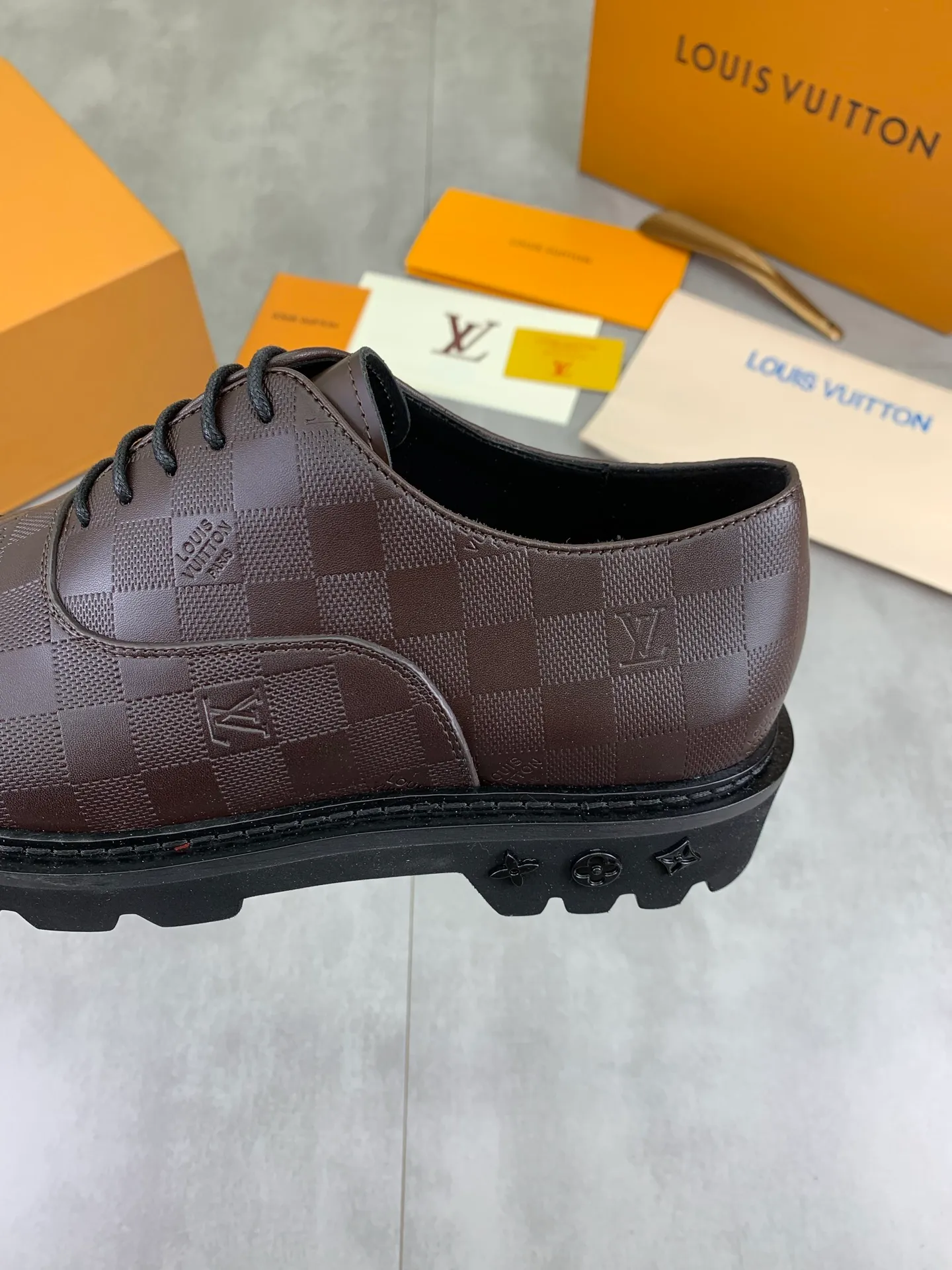Factory price P820 💎💎💎Top version LOUIS VUITTON [Louis Vuitton] - LV men's business casual leather shoes, luxurious and noble 👞All imported original cowhide, just to create a more comfortable wearing experience, upper: original high-end calfskin➕Imported soft cowhide lining, original lightweight foam outsole✔️Color: 3️⃣colors available Size: 39-44 (38.45 46 can be customized (non-returnable)
